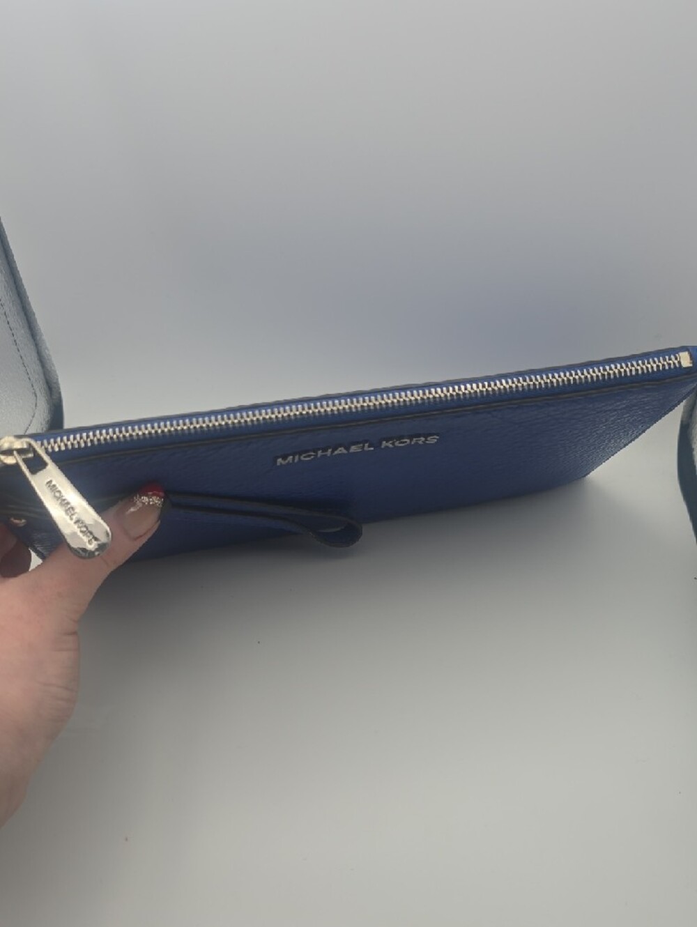 Michael Kors Cobalt Blue W/ Silver Pebbled Leather Wristlet/Phone Holder (EUC)๐ - Picture 3 of 10
